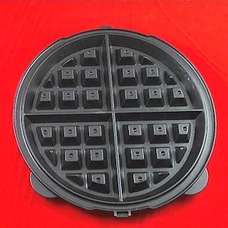 Removable-Grid Belgian Waffle Maker - Image 9